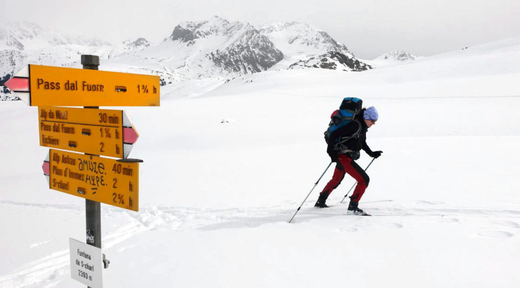 Übergang mit Ski vom Val S-charl zum Ofenpass